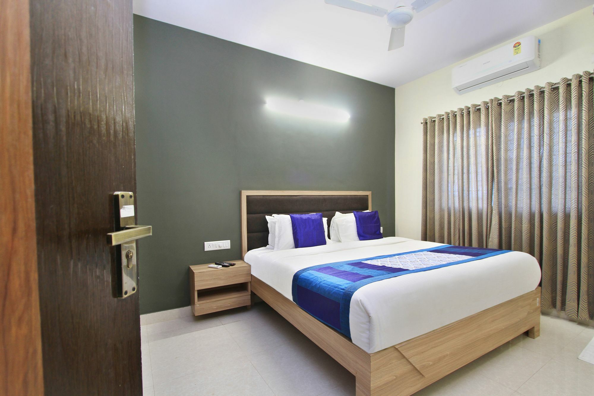 Hotel O Golden Inn Near Cubbon Park Bangalore Extérieur photo